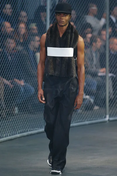 Look 48